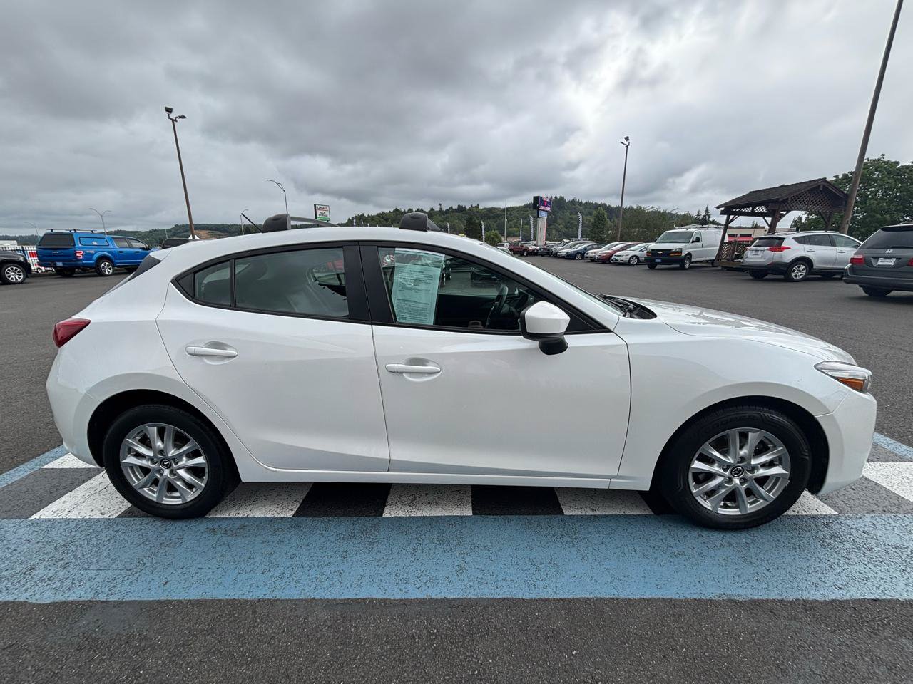 Used 2017 MAZDA MAZDA3 Sport FWD image 6