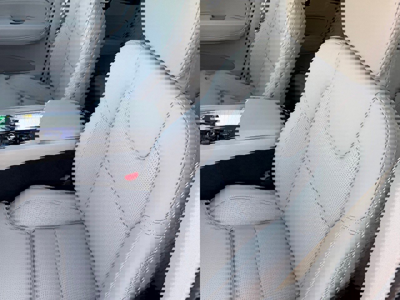 New 2026 Volvo XC60 B5 Ultra w/ Protection Package Premier image 30