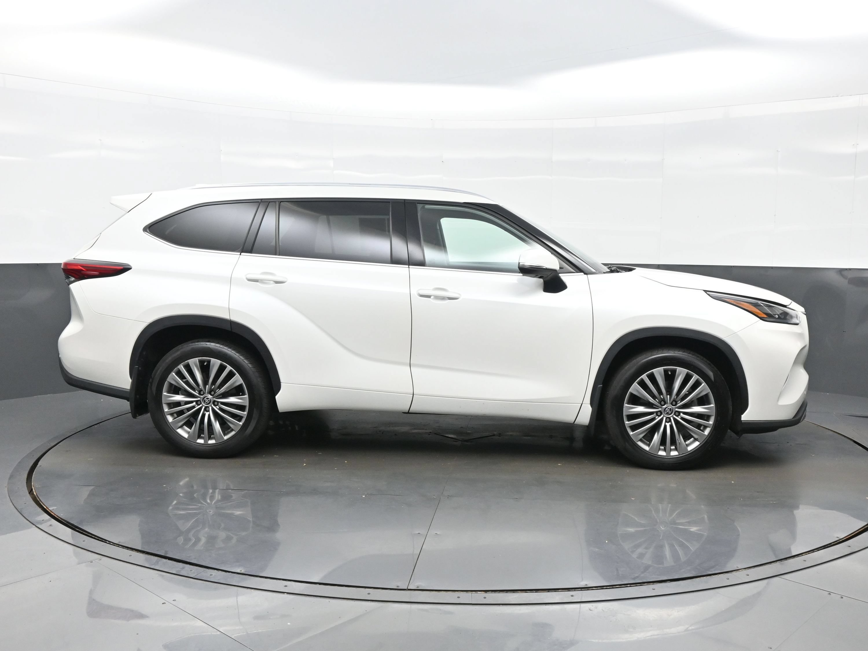 Used 2021 Toyota Highlander Platinum AWD/4WD image 7