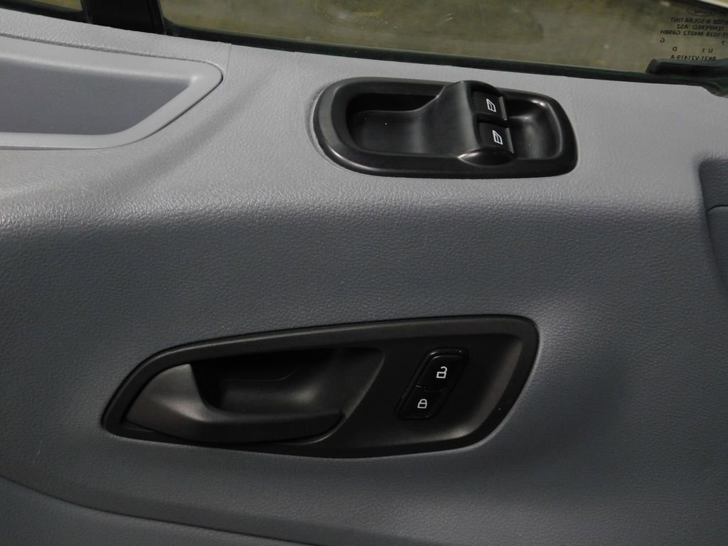 Used 2018 Ford Transit 150 XLT image 40