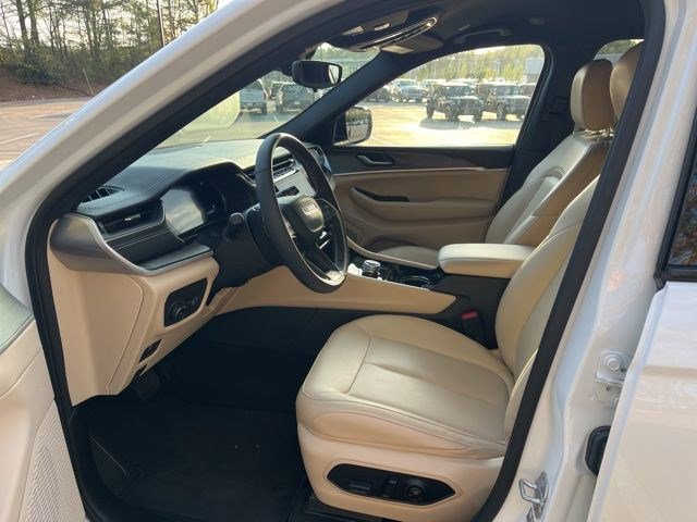 Used 2023 Jeep Grand Cherokee L Limited RWD image 4