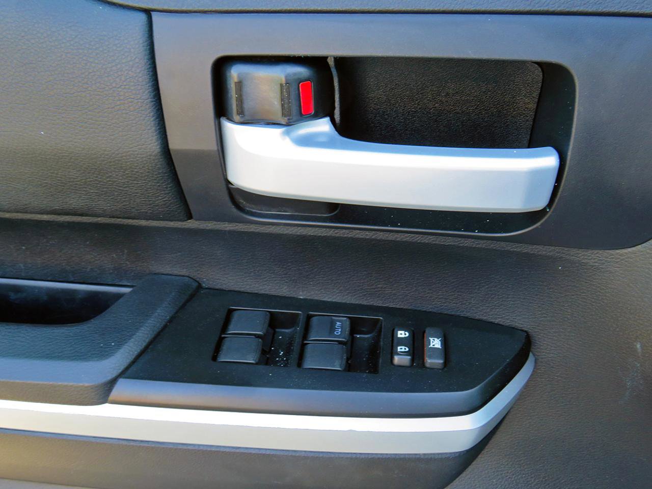 Used 2014 Toyota Tundra SR5 w/ SR5 Upgrade Package image 28