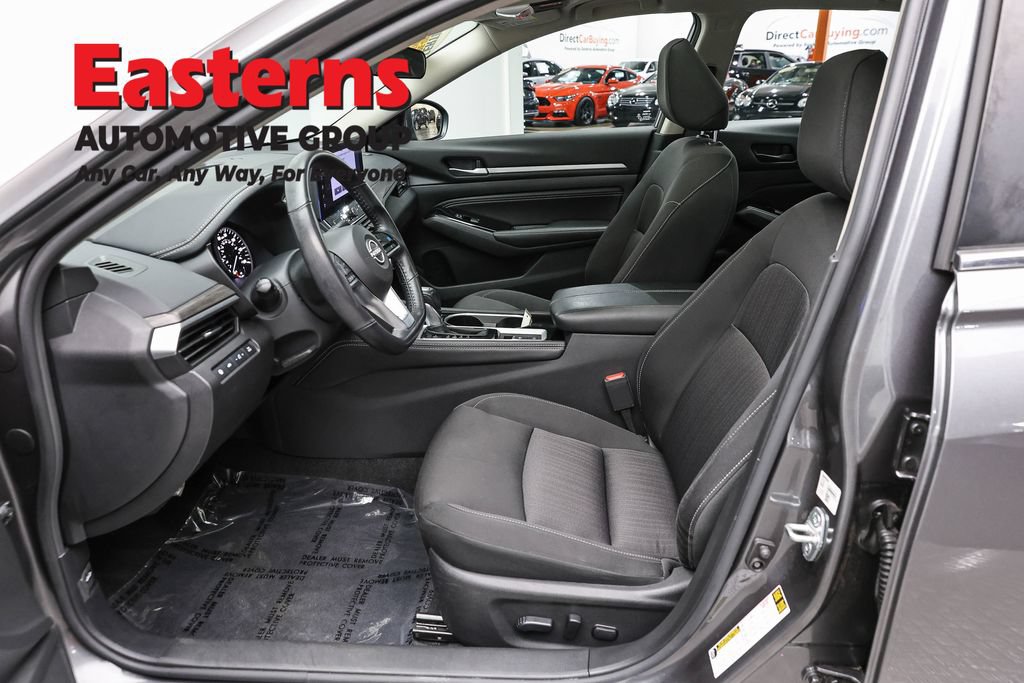 Used 2023 Nissan Altima 2.5 SV w/ SV Premium Package AWD/4WD image 14