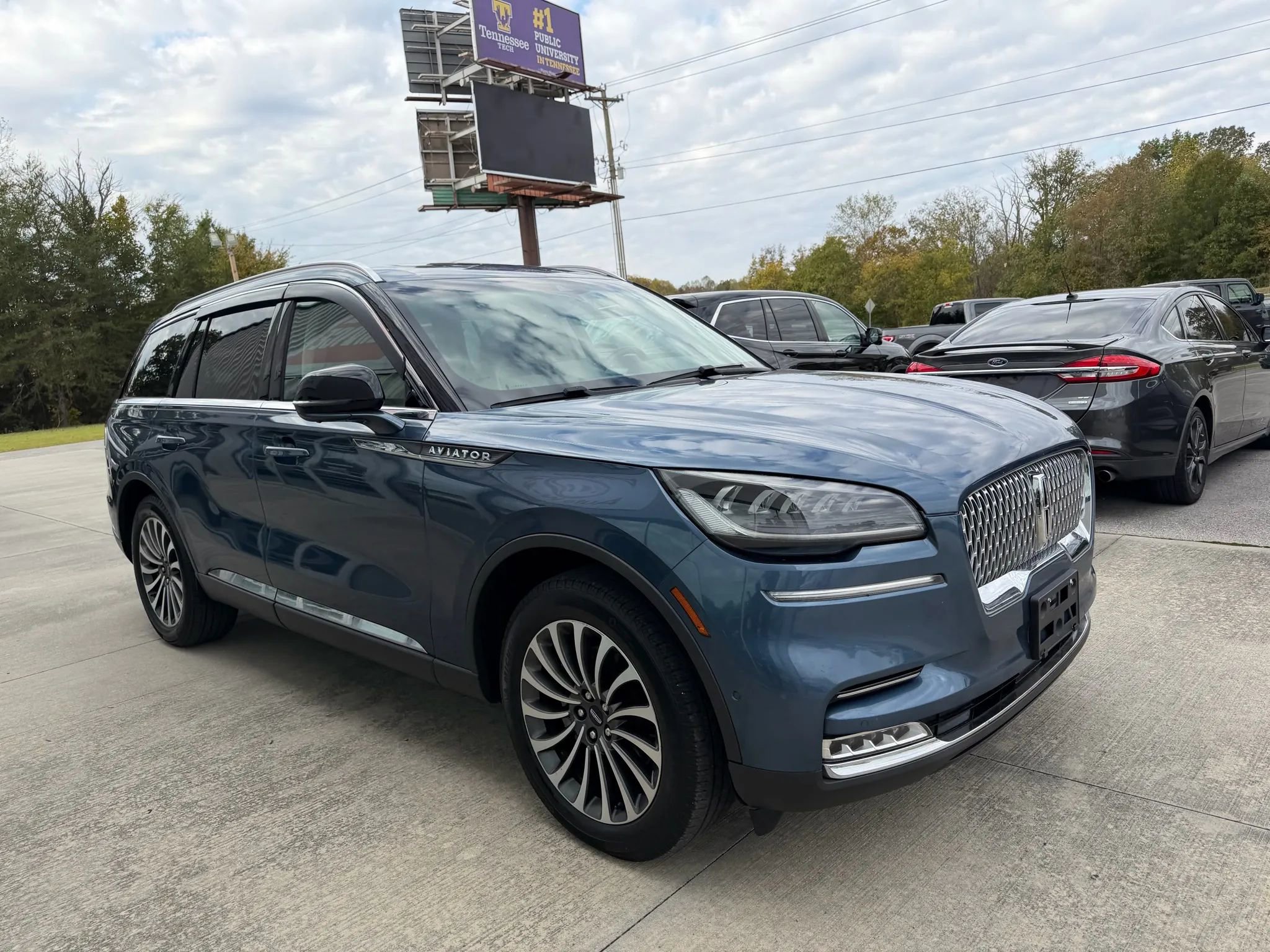 Used 2020 Lincoln Aviator Reserve w/ Equipment Group 201A image 16