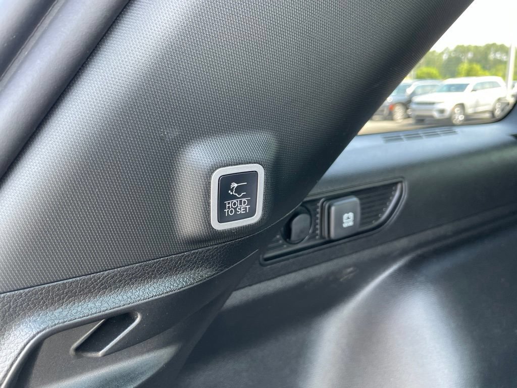 New 2026 Jeep Grand Cherokee Limited w/ Luxury Tech Group II RWD image 15