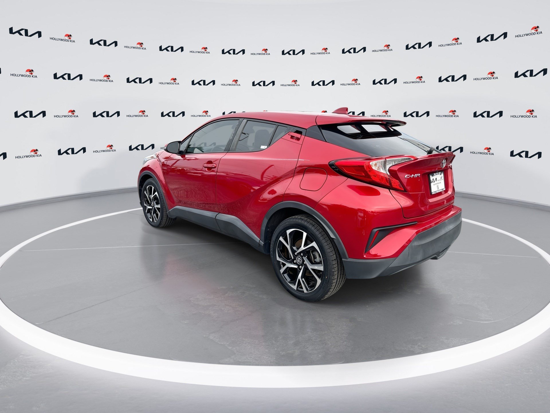 Used 2021 Toyota C-HR XLE FWD image 6
