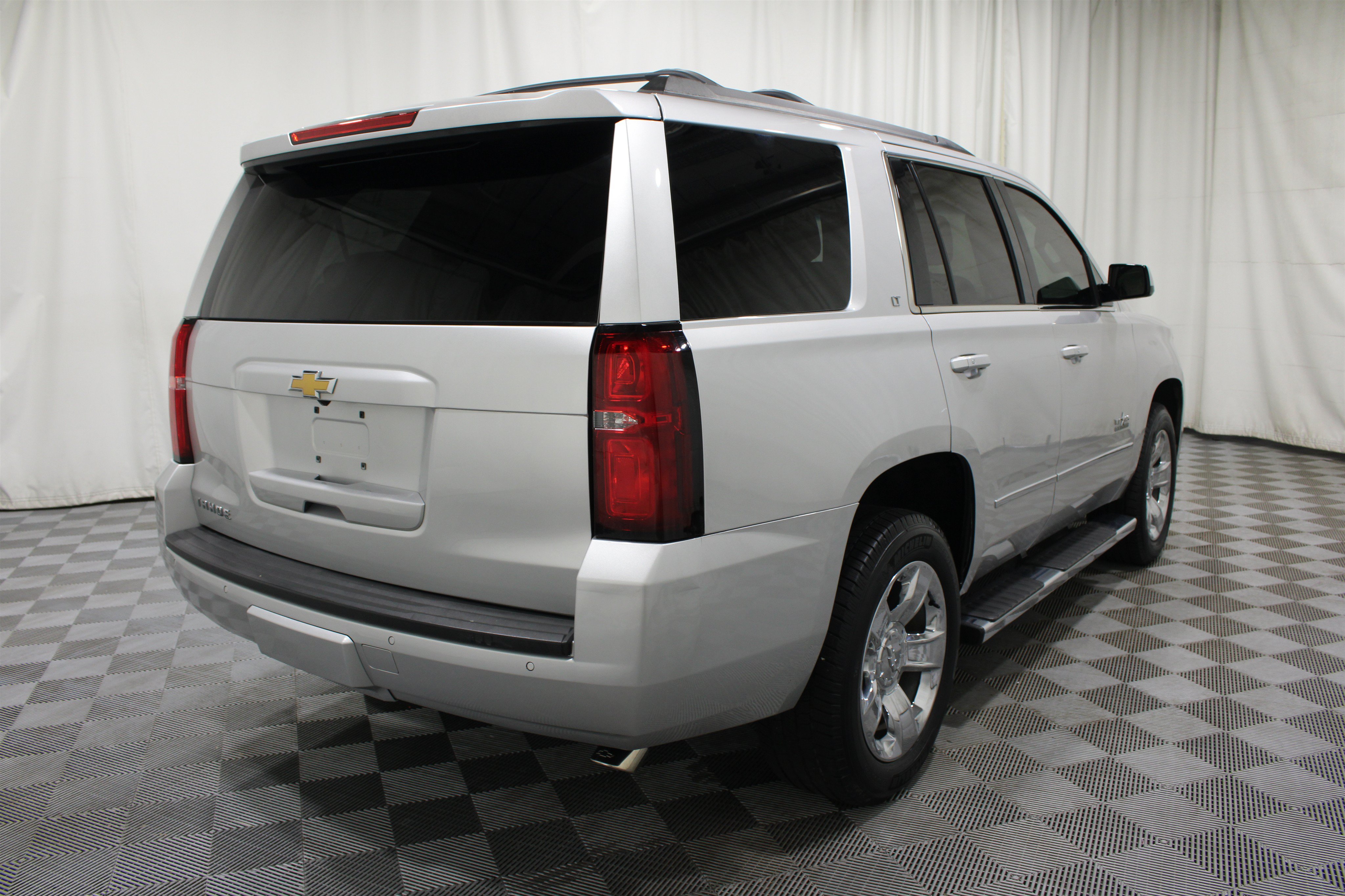 Used 2019 Chevrolet Tahoe LT w/ LT Signature Package AWD/4WD image 32