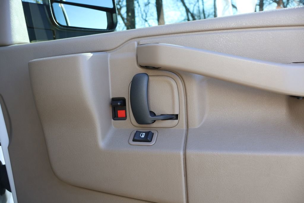 Used 2022 Chevrolet Express 3500 w/ Driver Convenience Package image 37