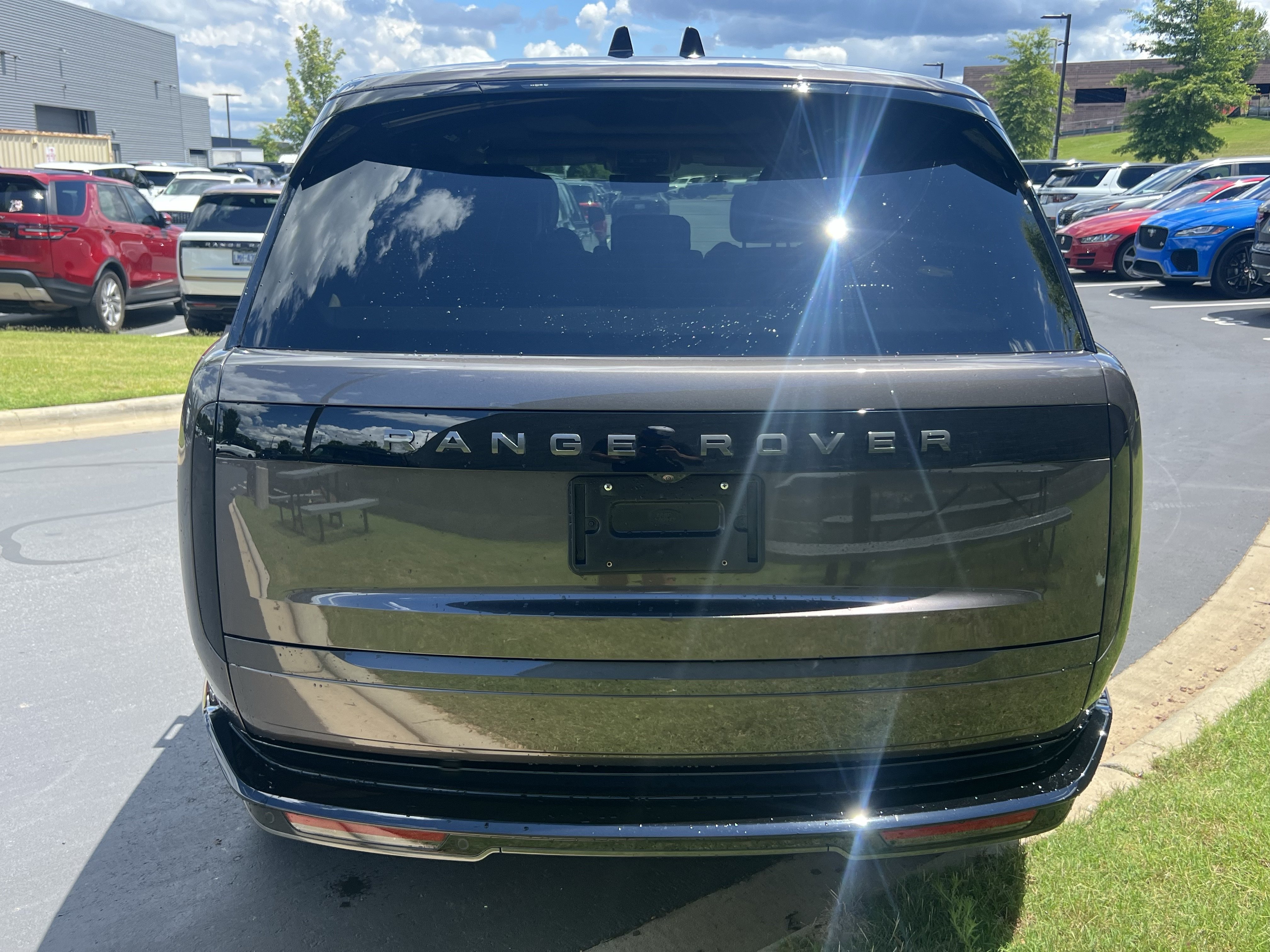 Used 2025 Land Rover Range Rover Long Wheelbase SE AWD/4WD image 6