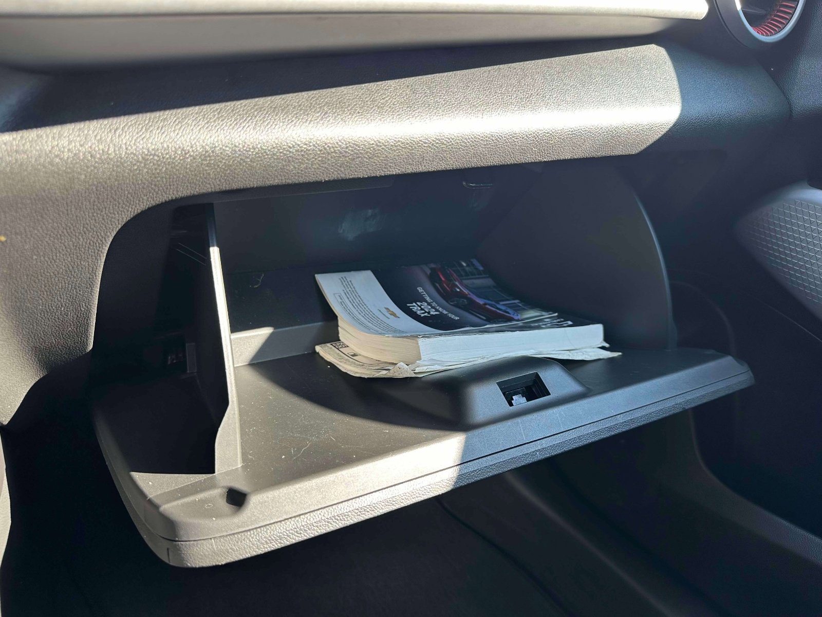 Used 2024 Chevrolet Trax RS image 30