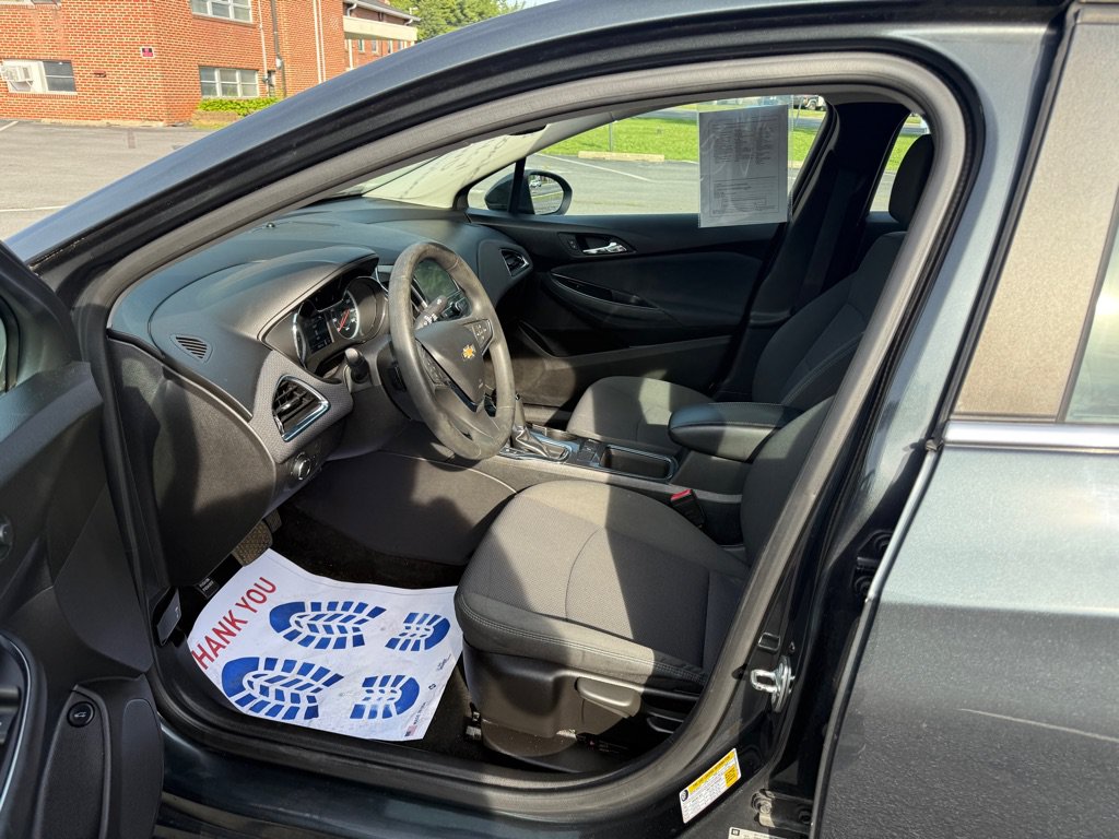 Used 2018 Chevrolet Cruze LT FWD image 5