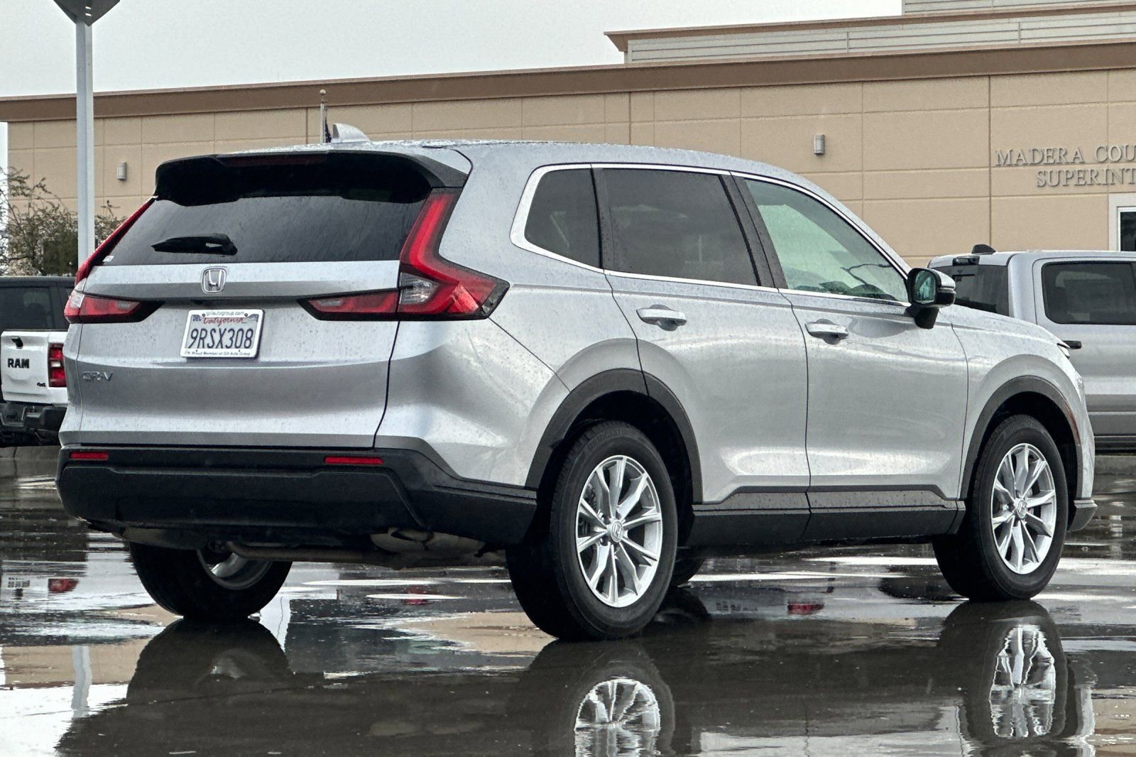 Used 2025 Honda CR-V EX image 6