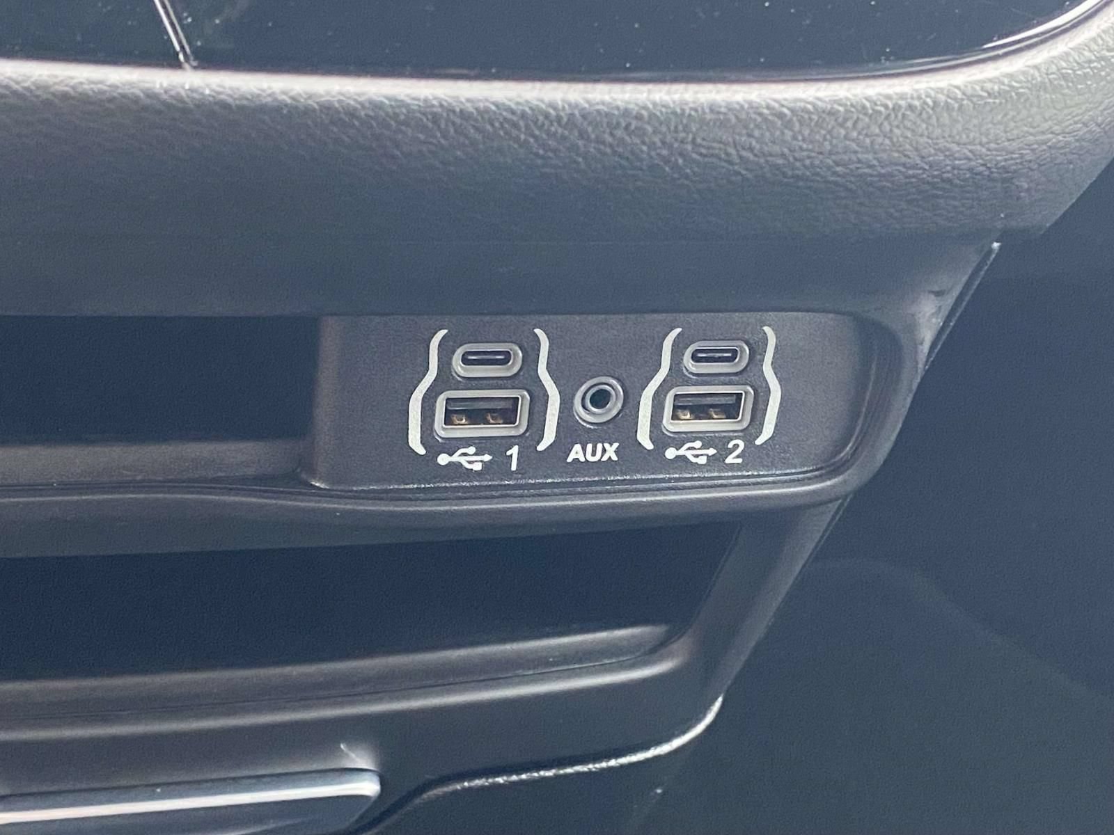 Used 2025 Chrysler Pacifica Select FWD image 28