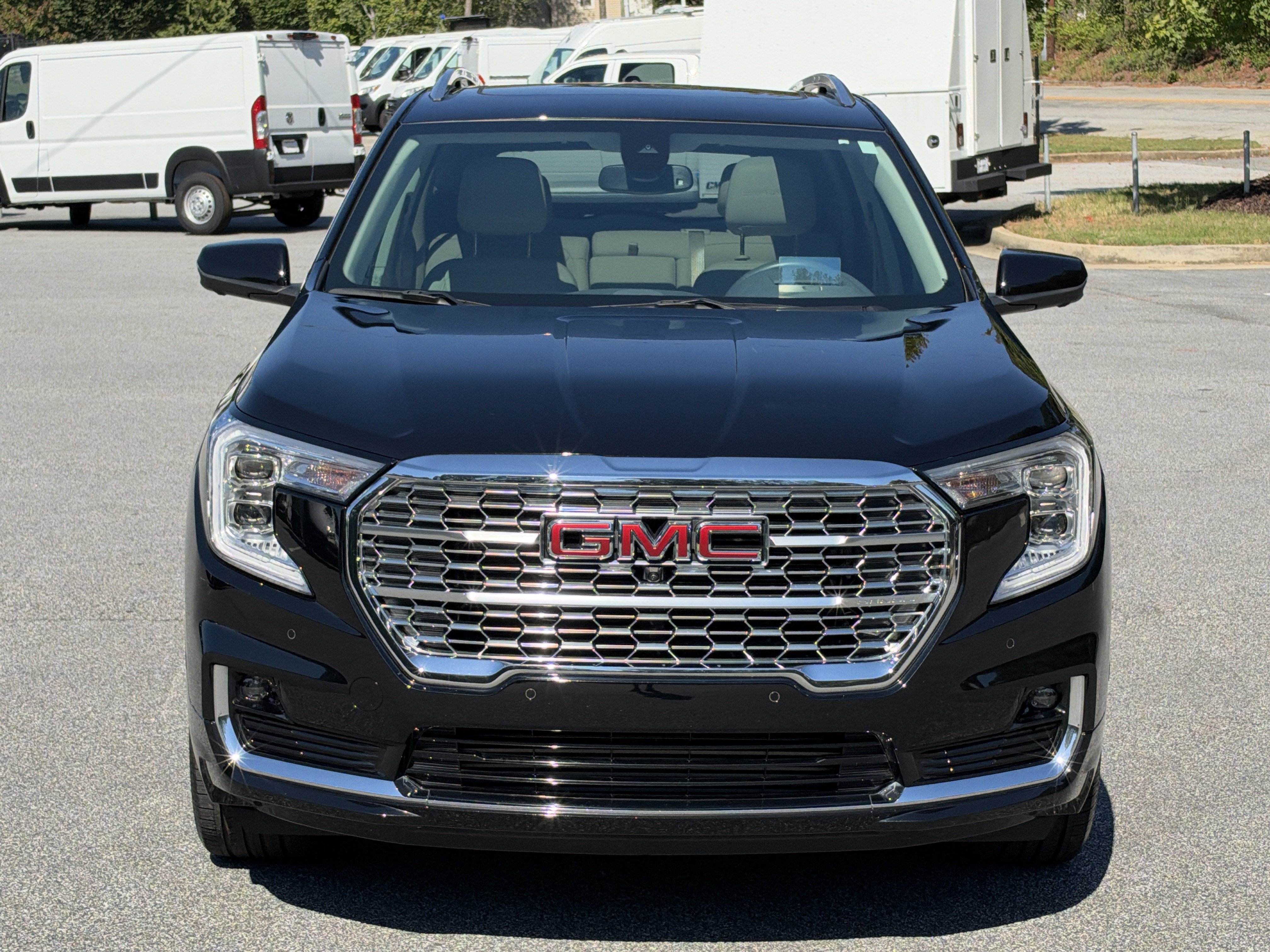 Used 2022 GMC Terrain Denali w/ Denali Premium Package AWD/4WD image 2