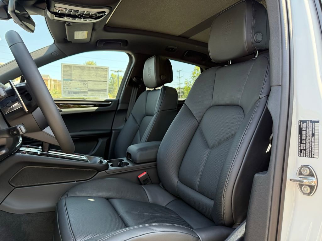 Used 2025 Porsche Macan image 5