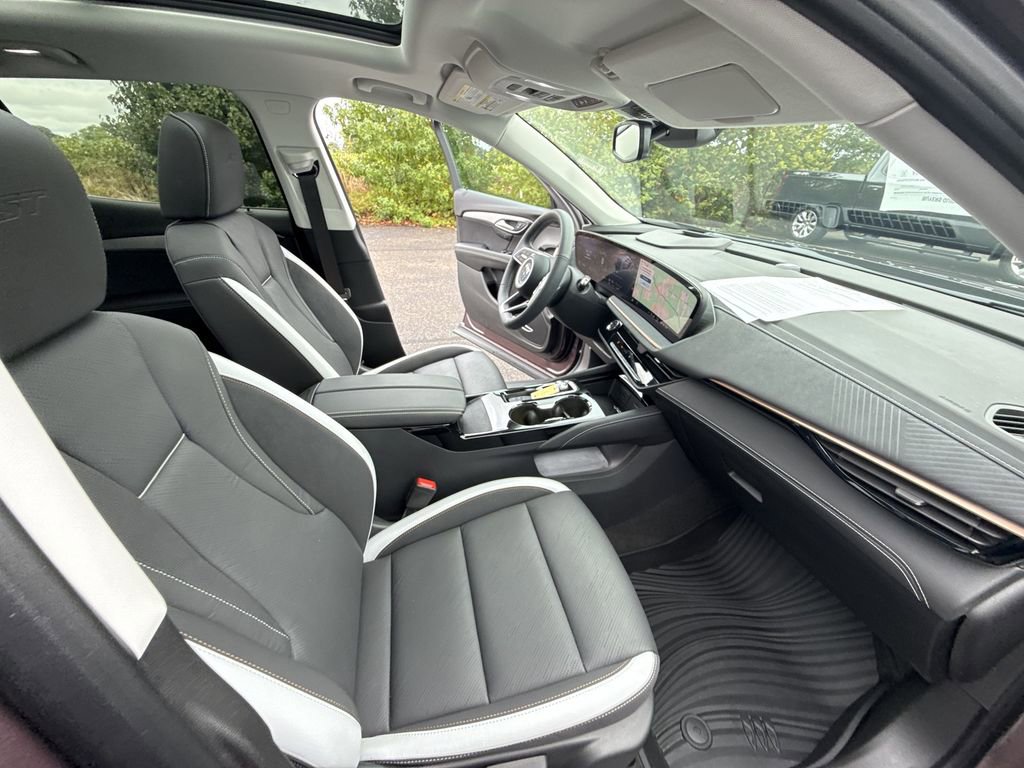 Certified 2025 Buick Envision Sport Touring image 35