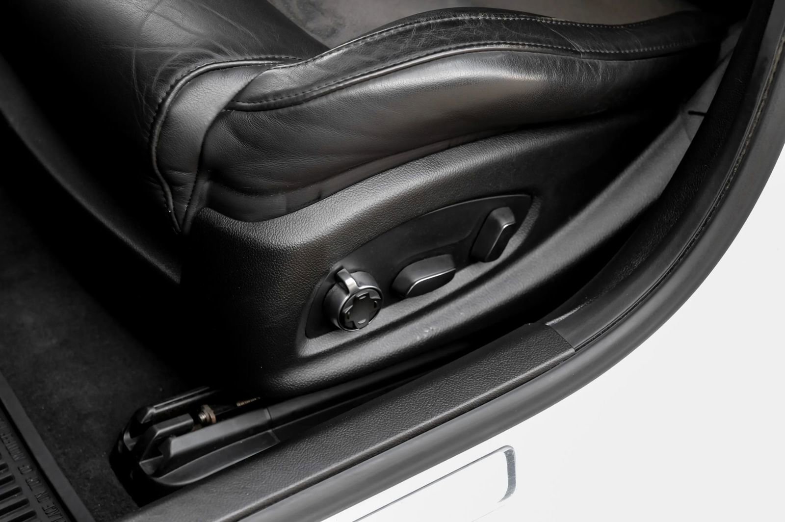 Used 2017 Cadillac ATS V w/ Carbon Black Package image 32