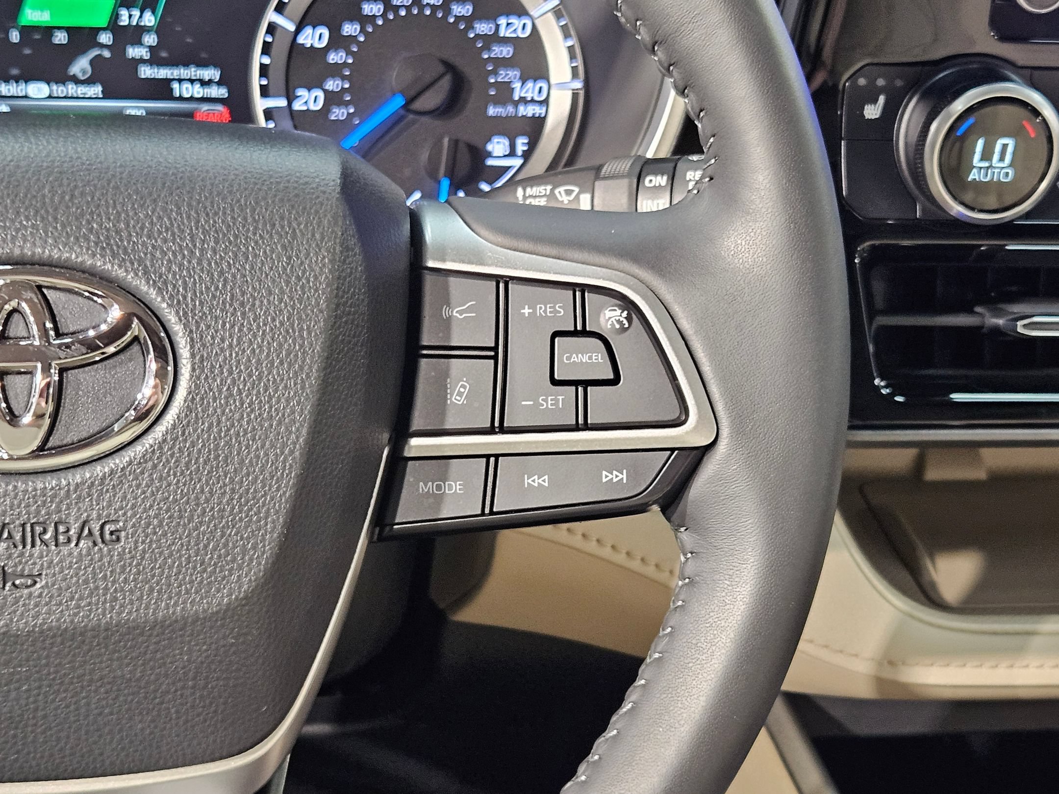 Certified 2024 Toyota Highlander XLE FWD image 29
