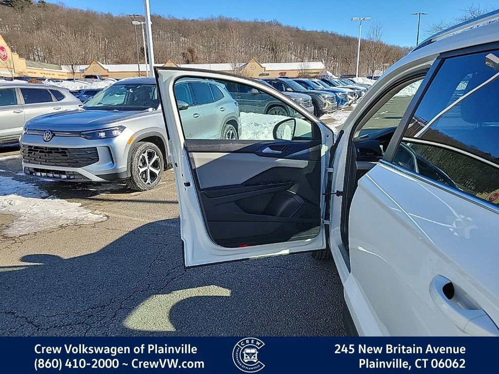 Certified 2022 Volkswagen Taos SE image 37