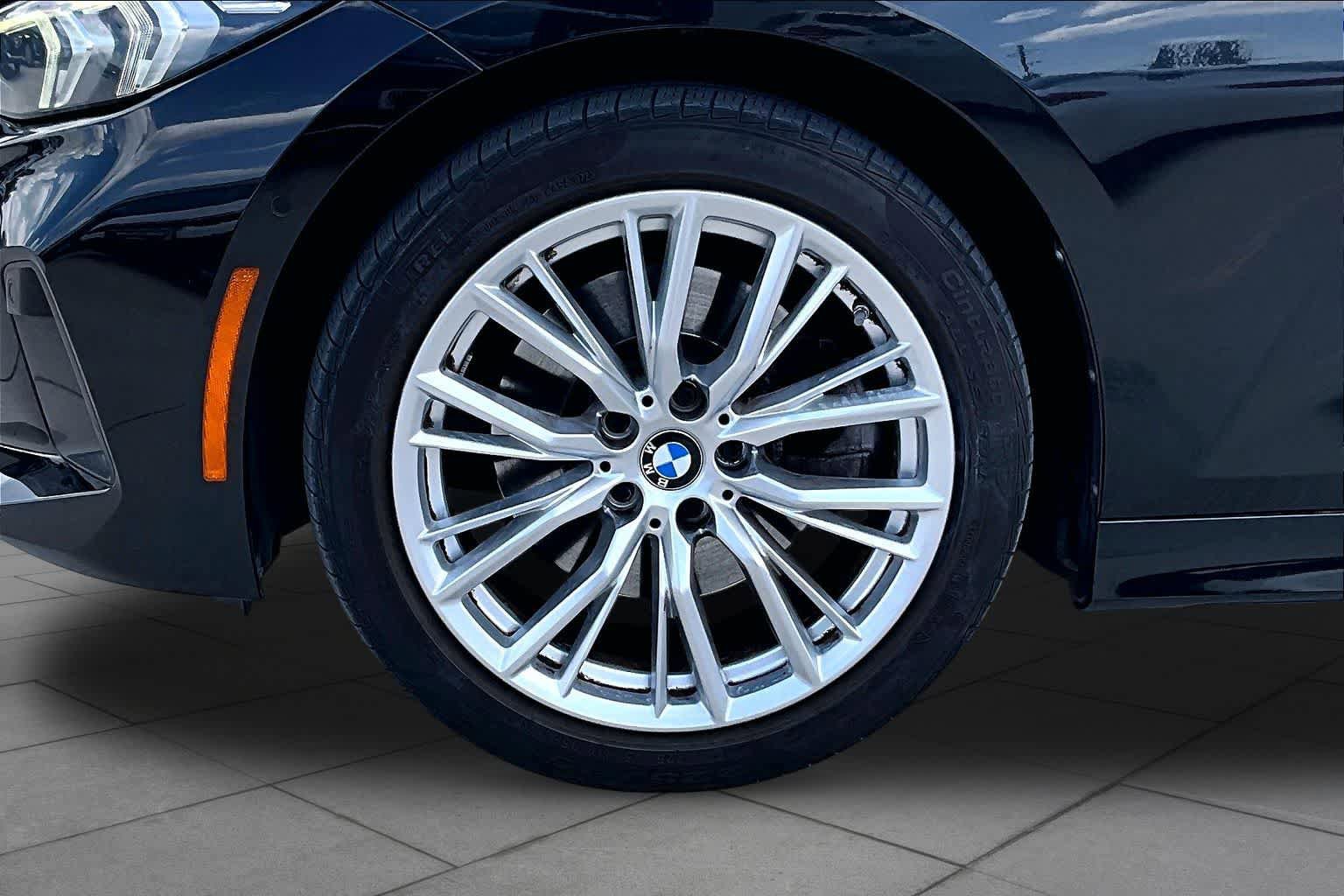 Used 2023 BMW 330i Sedan w/ Parking Assistance Package RWD image 10