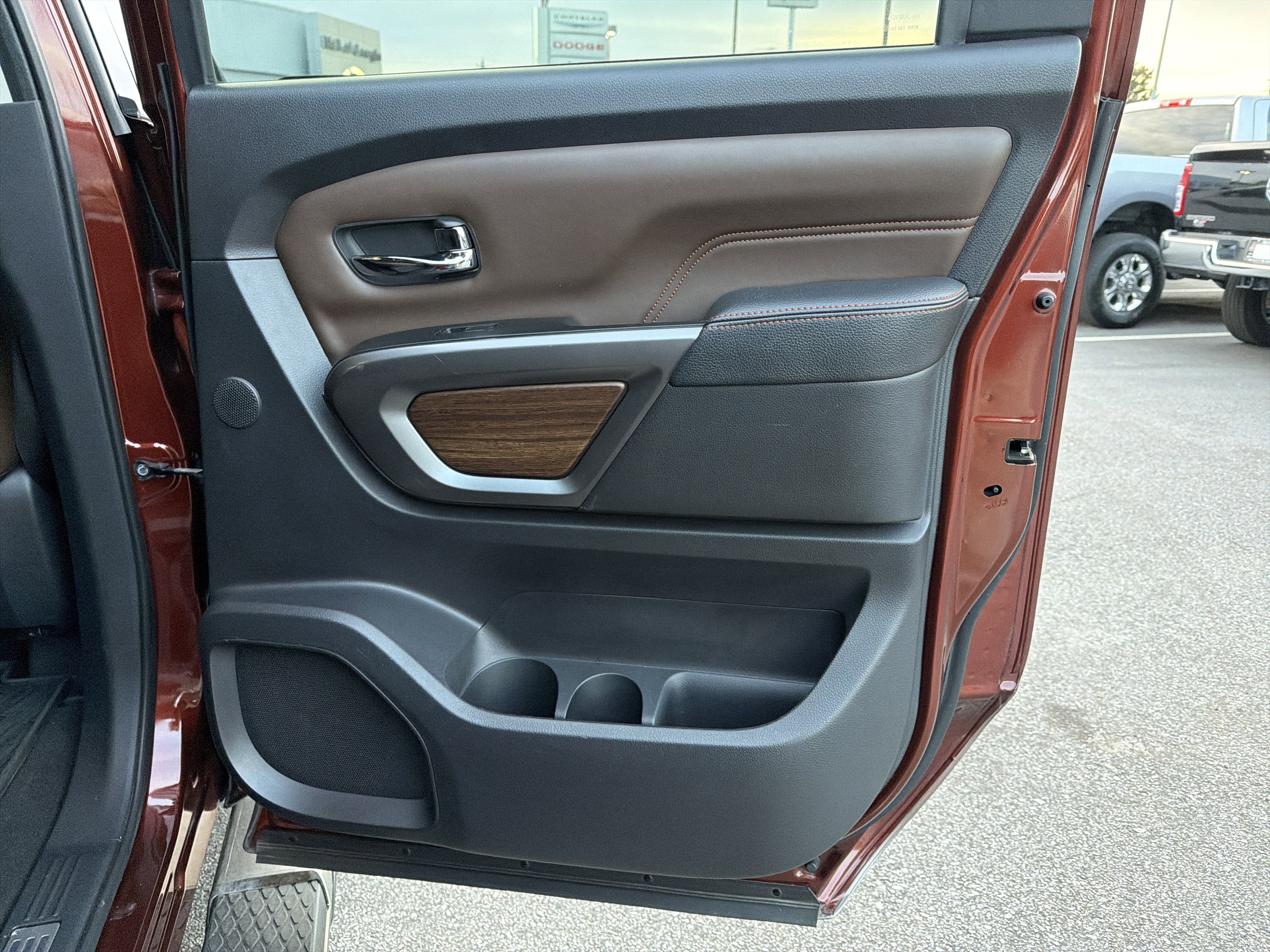 Used 2019 Nissan Titan Platinum Reserve w/ Platinum Utility Package image 17