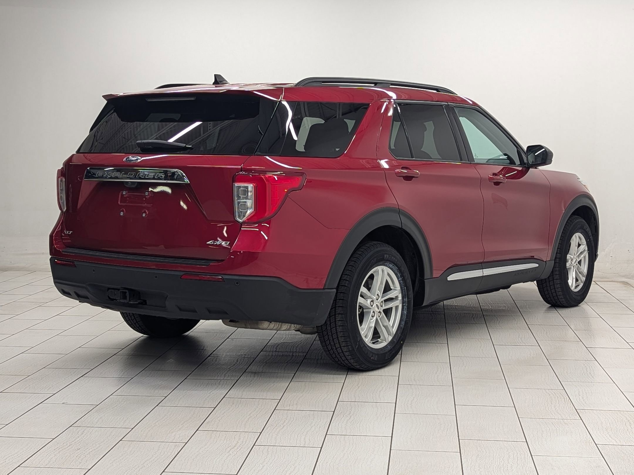 Certified 2023 Ford Explorer XLT w/ Class IV Trailer Tow Package image 7