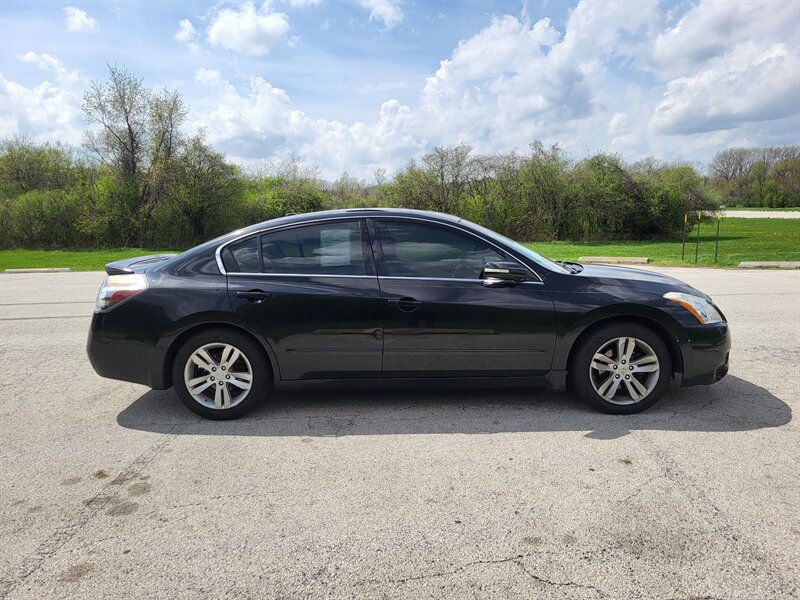 Used 2010 Nissan Altima 3.5 SR w/ Premium Pkg FWD image 6