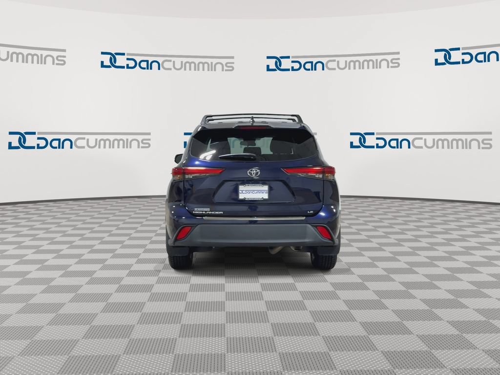 Used 2023 Toyota Highlander LE FWD image 7