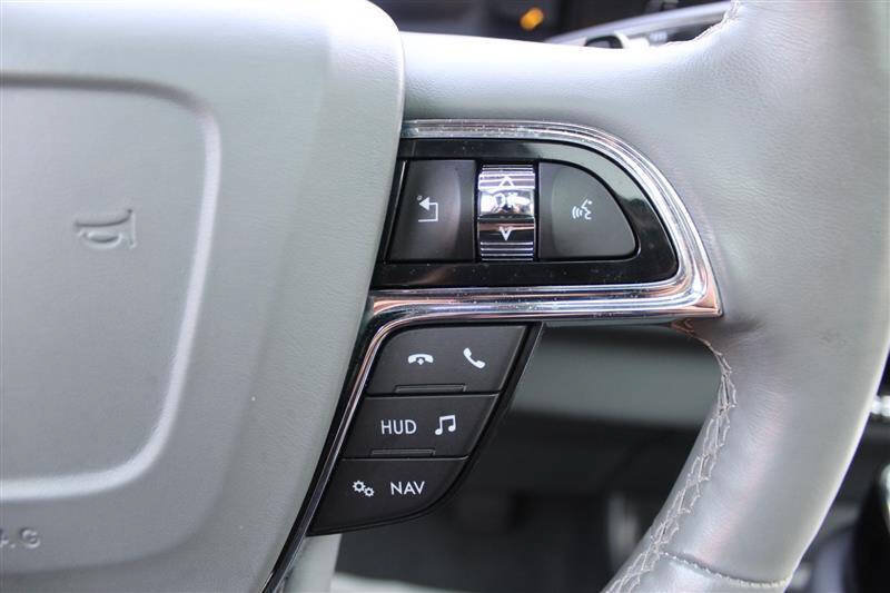 Used 2018 Lincoln Navigator Reserve w/ Technology Package AWD/4WD image 17