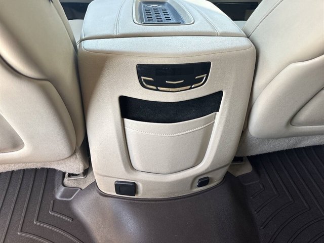 Used 2016 Cadillac Escalade Luxury AWD/4WD image 12