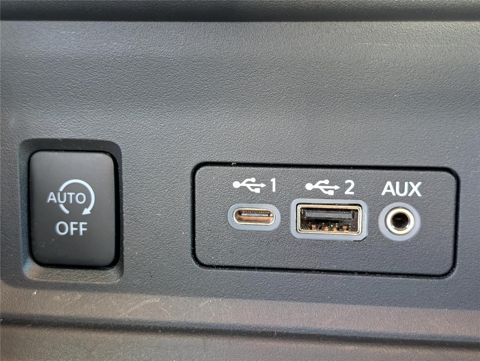 Used 2025 Nissan Sentra SR FWD image 22