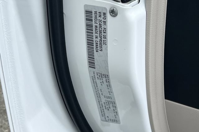 Used 2023 Chrysler Pacifica Touring-L AWD/4WD image 33