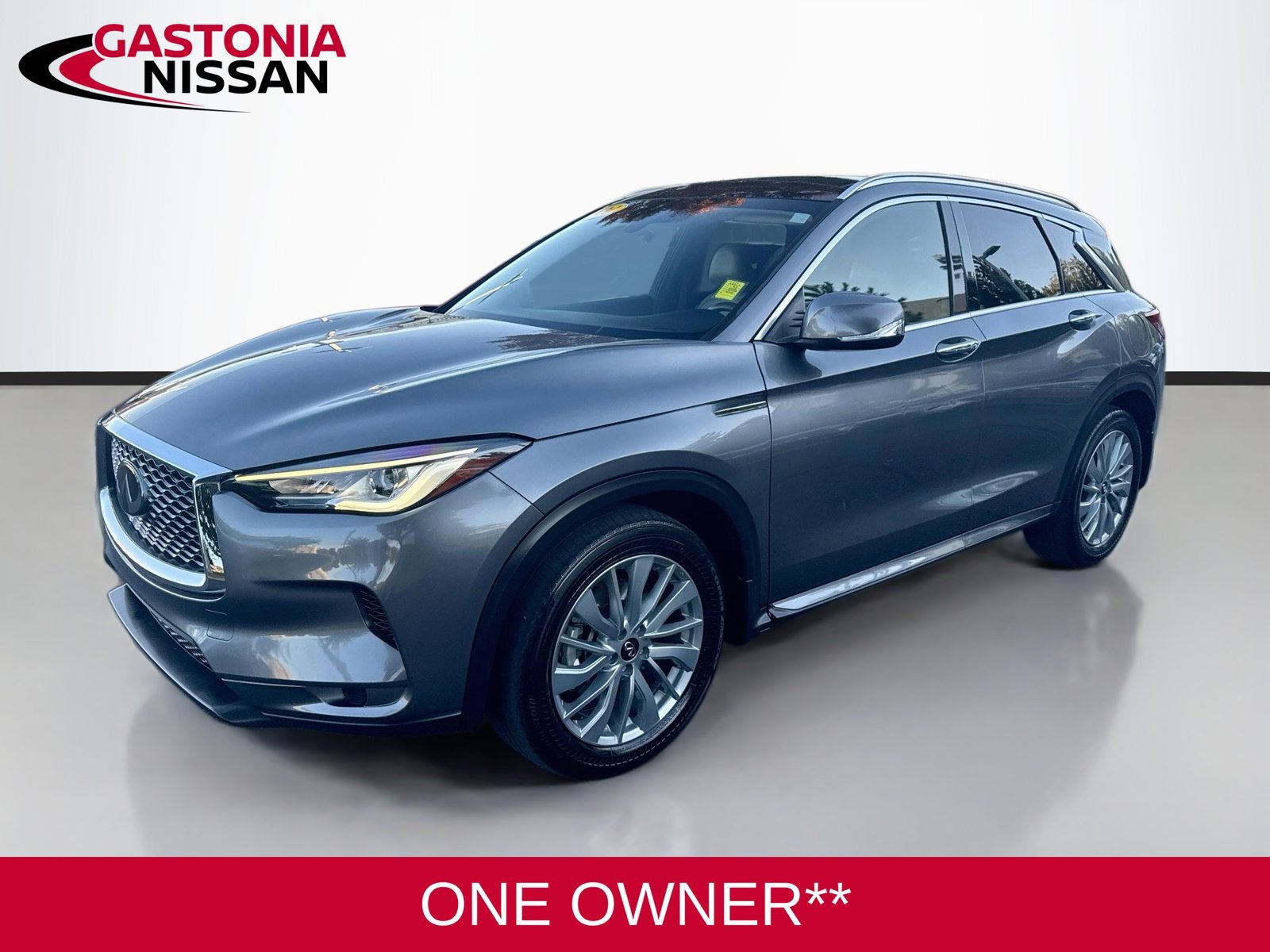 Used 2023 INFINITI QX50 Luxe FWD image 3
