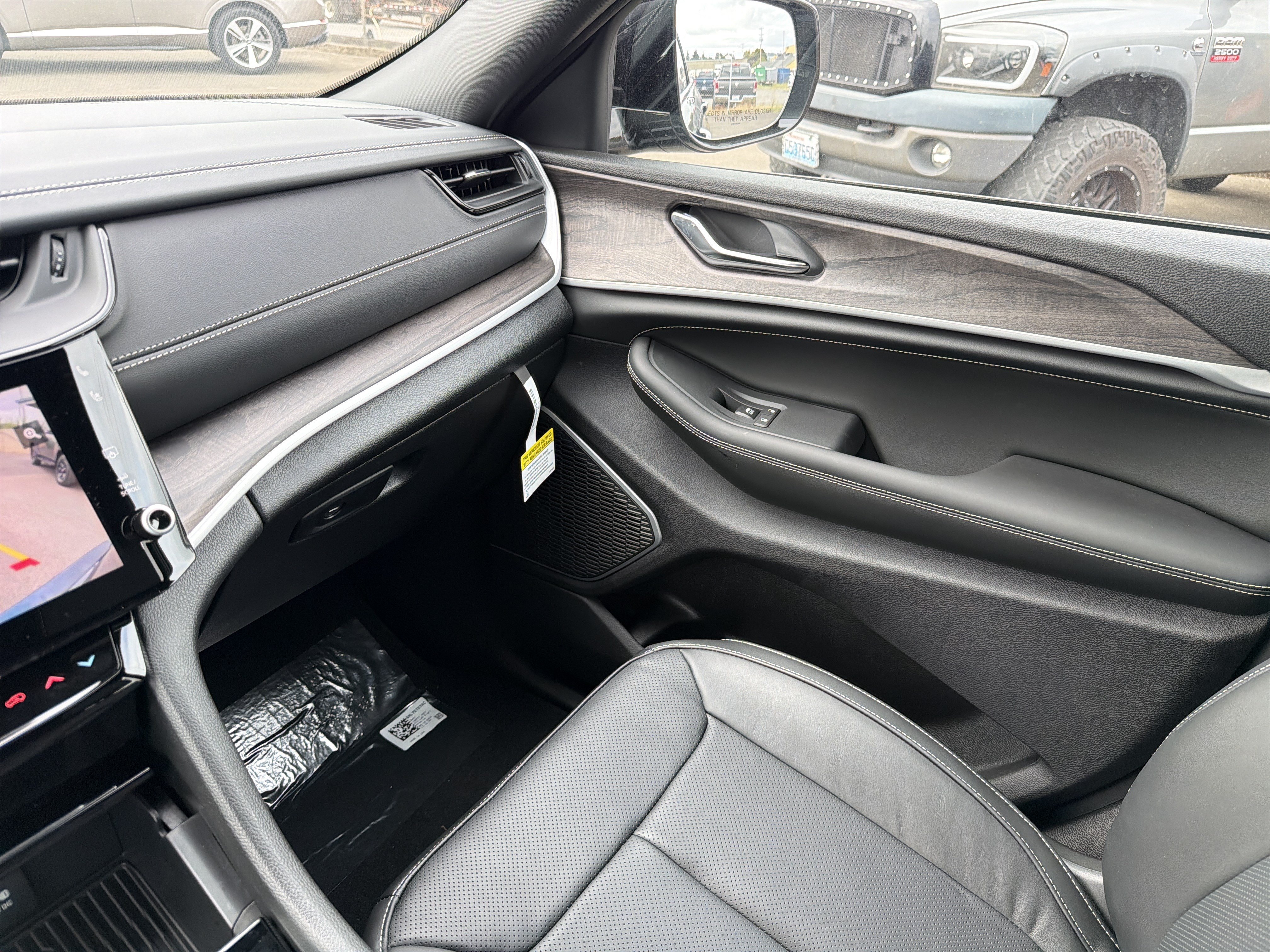 New 2027 Jeep Grand Cherokee Limited AWD/4WD image 24
