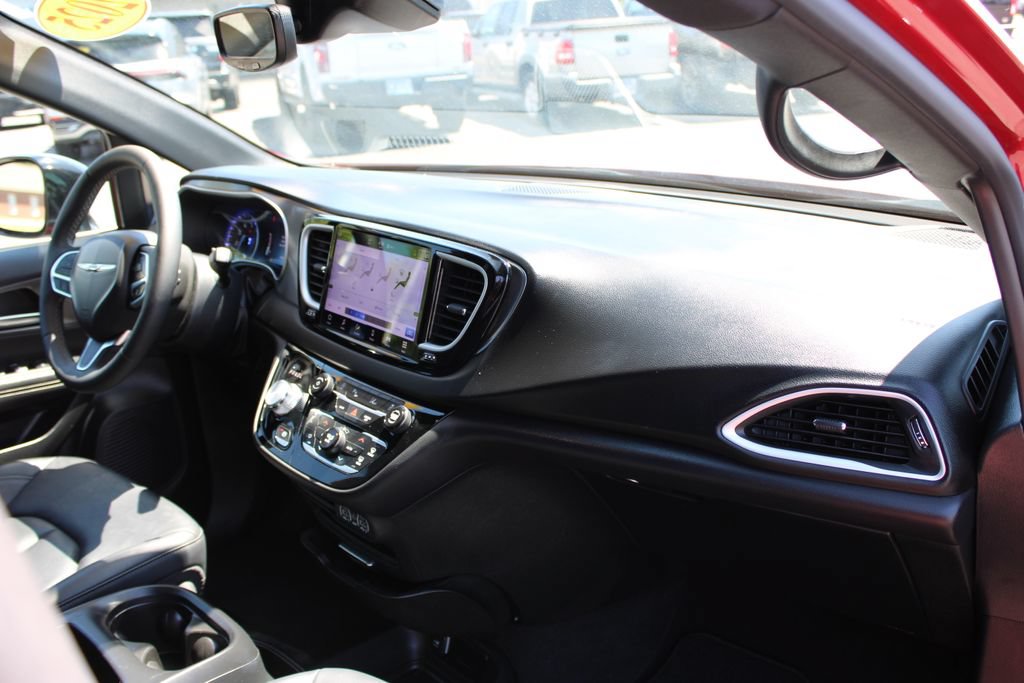 Used 2025 Chrysler Pacifica Select FWD image 28