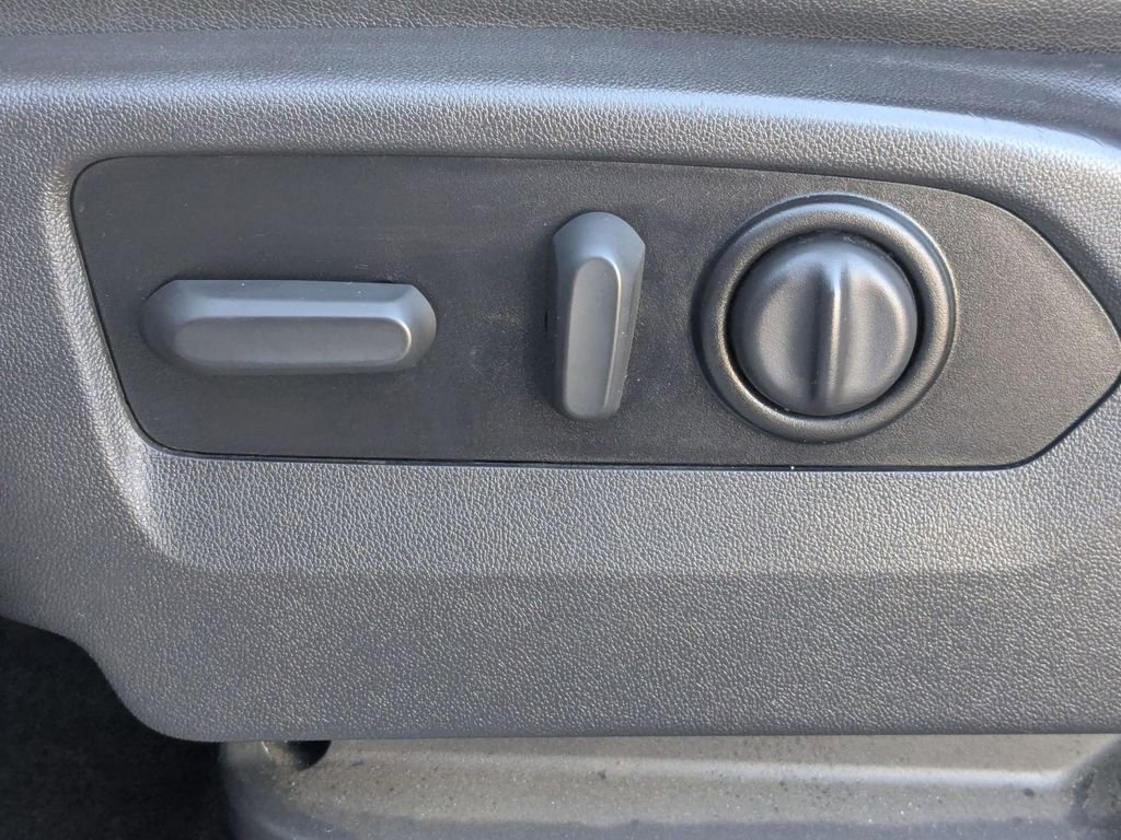 Used 2022 GMC Sierra 2500 SLT w/ SLT Convenience Package image 18