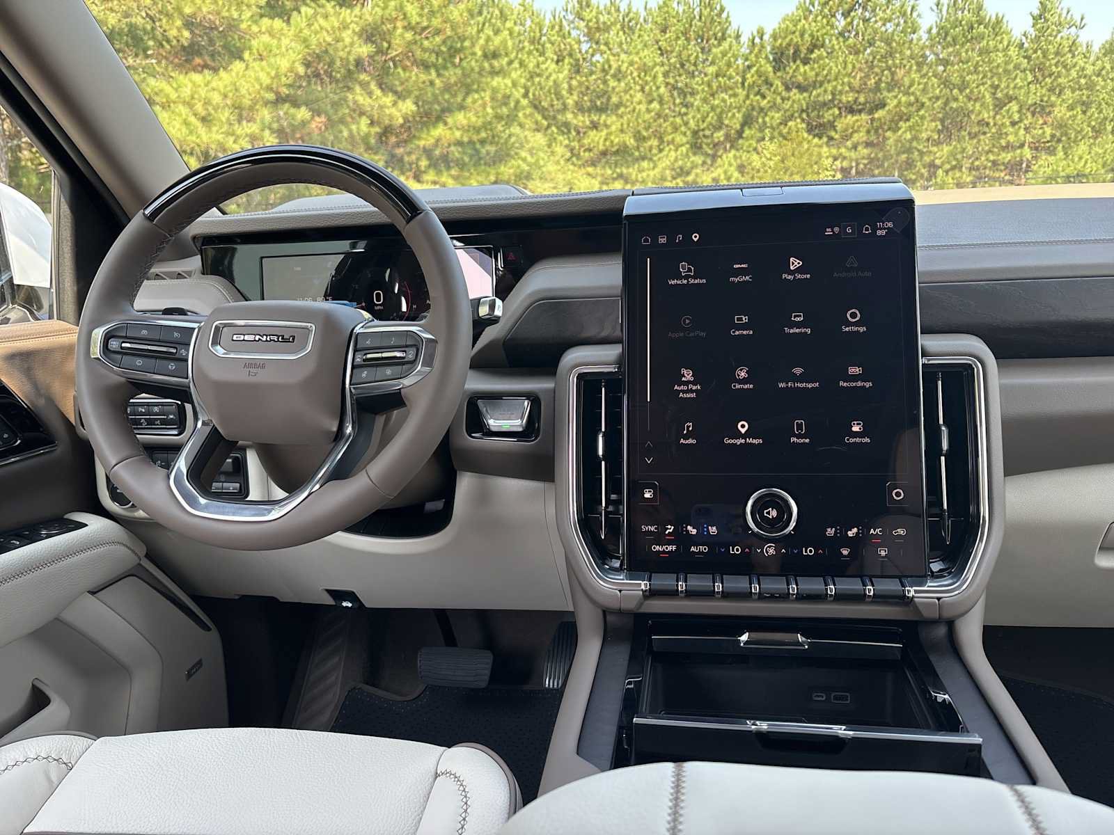 New 2026 GMC Yukon Denali w/ Denali Reserve Package AWD/4WD image 3