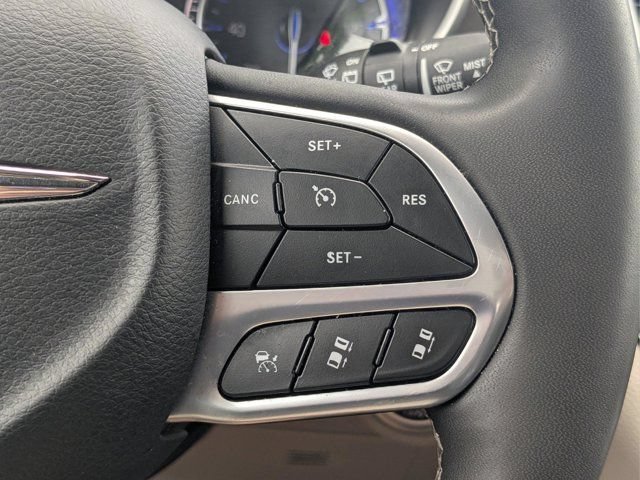 Used 2024 Chrysler Pacifica Touring-L FWD image 23