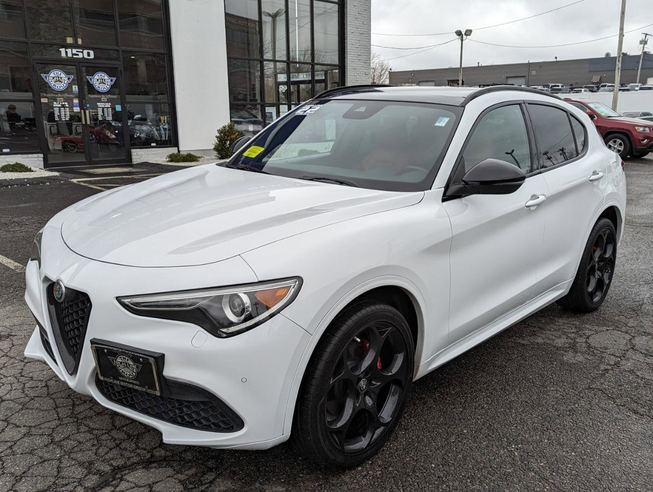 Used 2022 Alfa Romeo Stelvio Veloce image 2