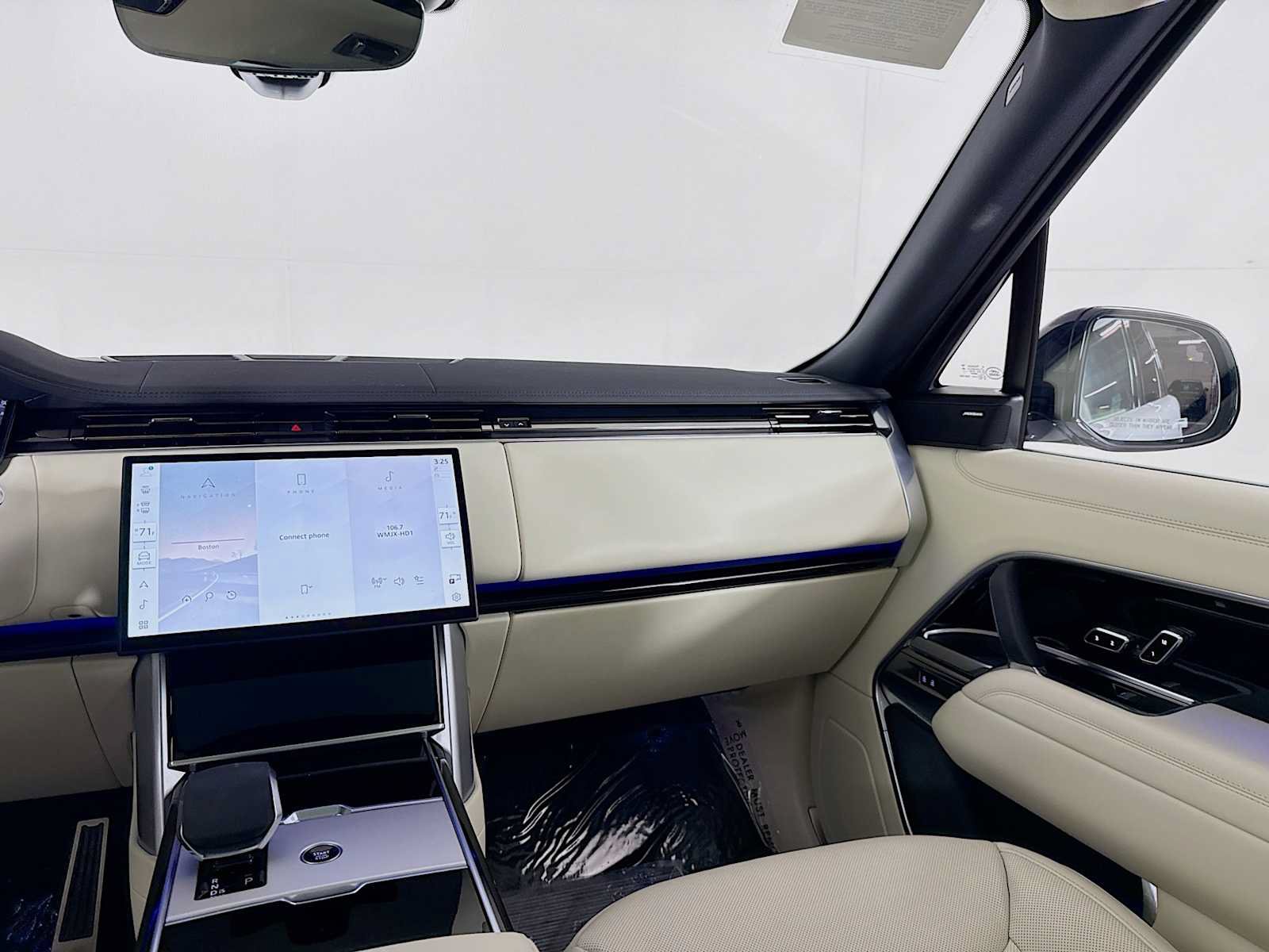Certified 2024 Land Rover Range Rover SE AWD/4WD image 33