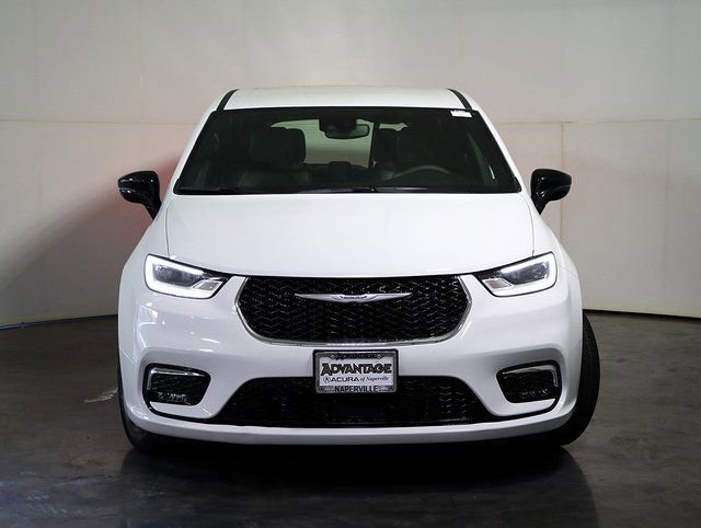 Used 2026 Chrysler Pacifica Select image 9