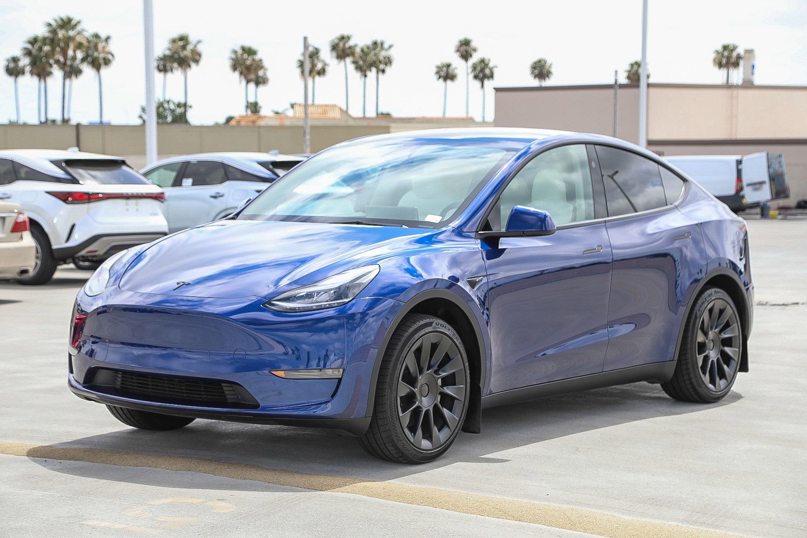 Used 2024 Tesla Model Y Long Range RWD image 3