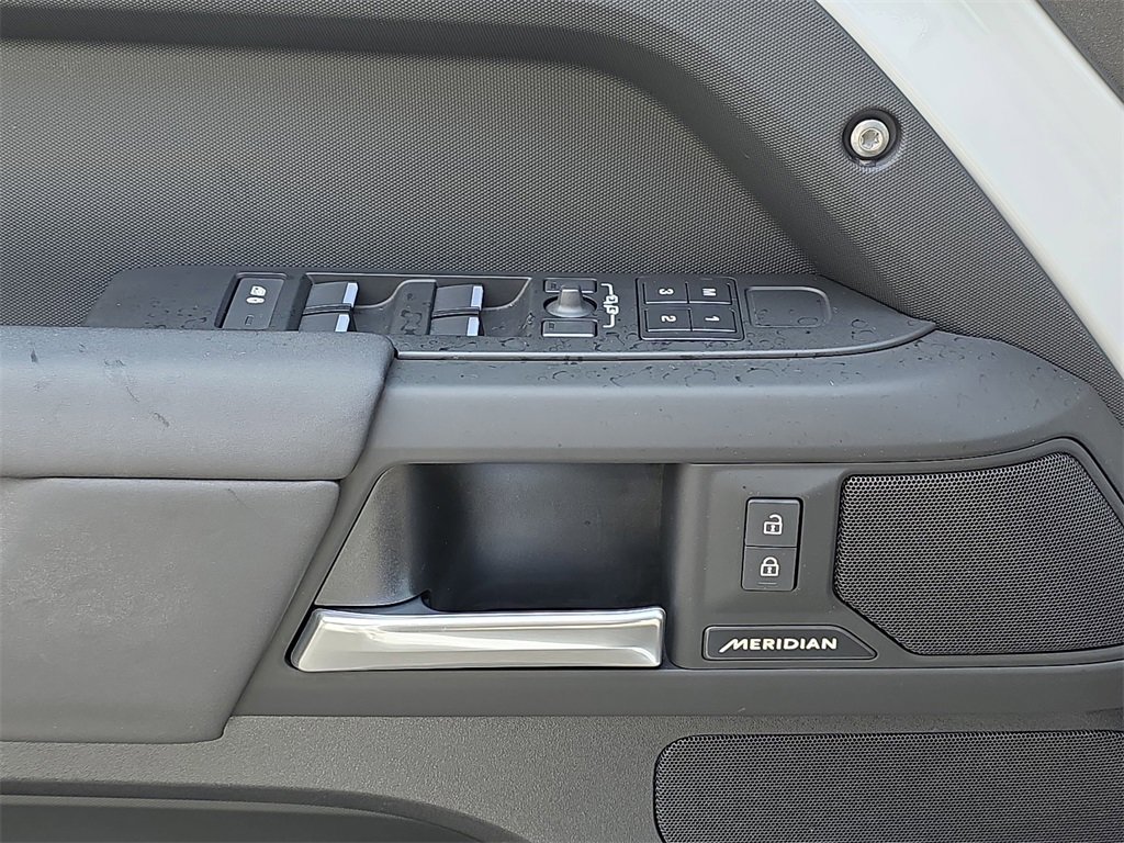 Used 2025 Land Rover Defender 110 S image 28
