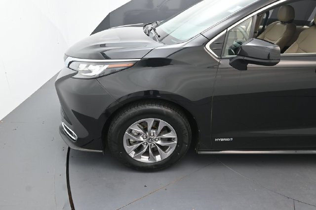 Used 2021 Toyota Sienna XLE FWD image 9