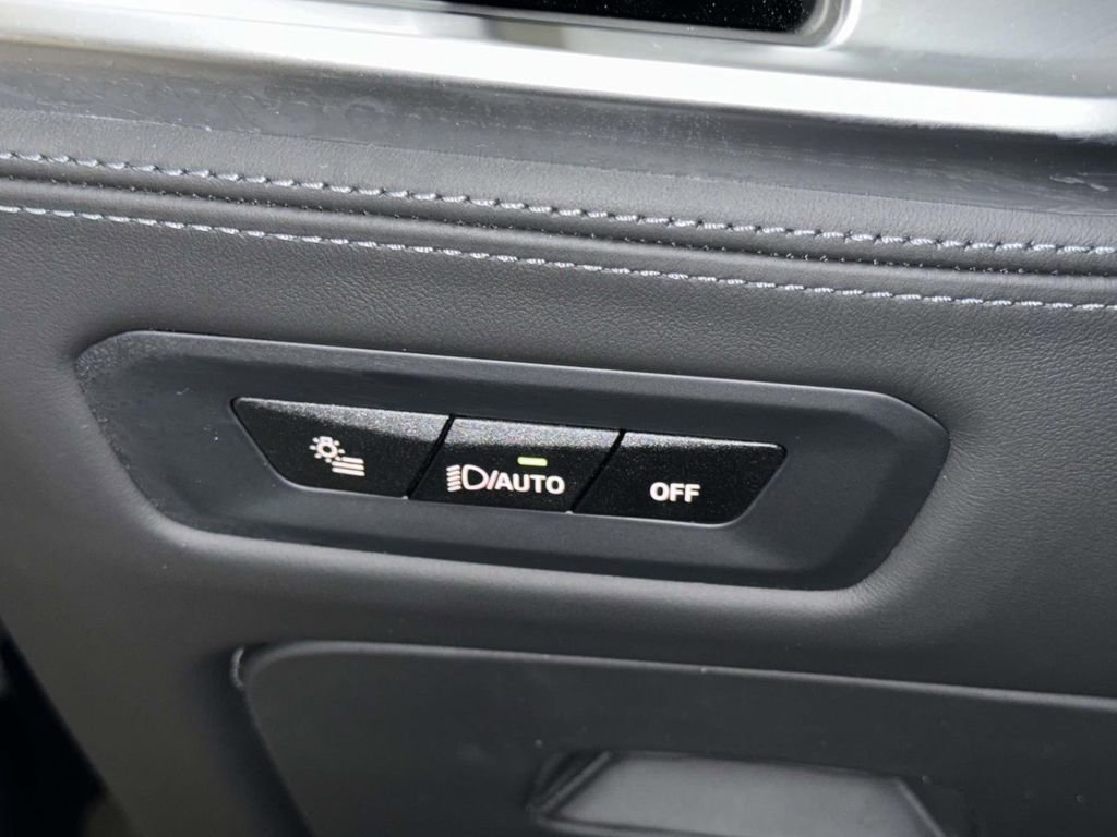 Used 2025 BMW X5 M Competition w/ Executive Package image 28