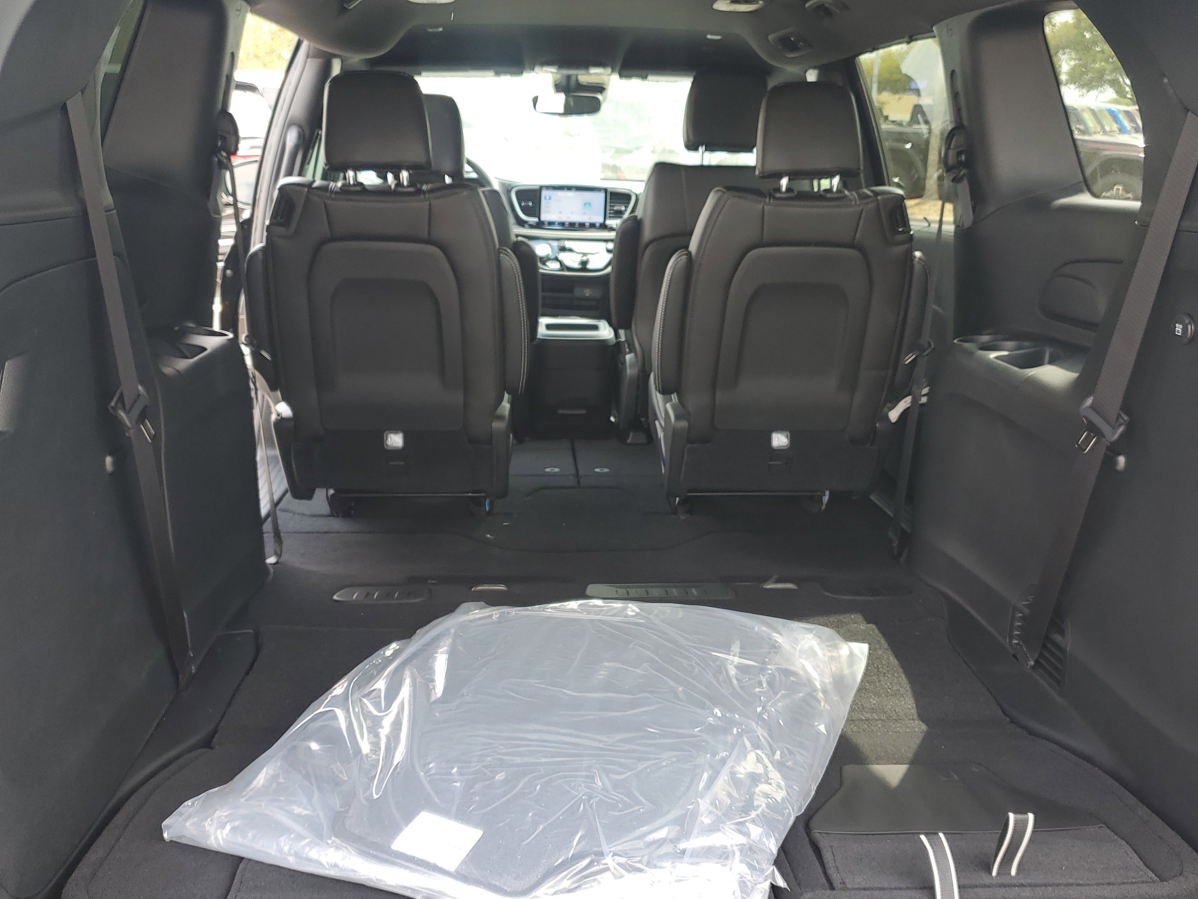 New 2026 Chrysler Pacifica Select image 8