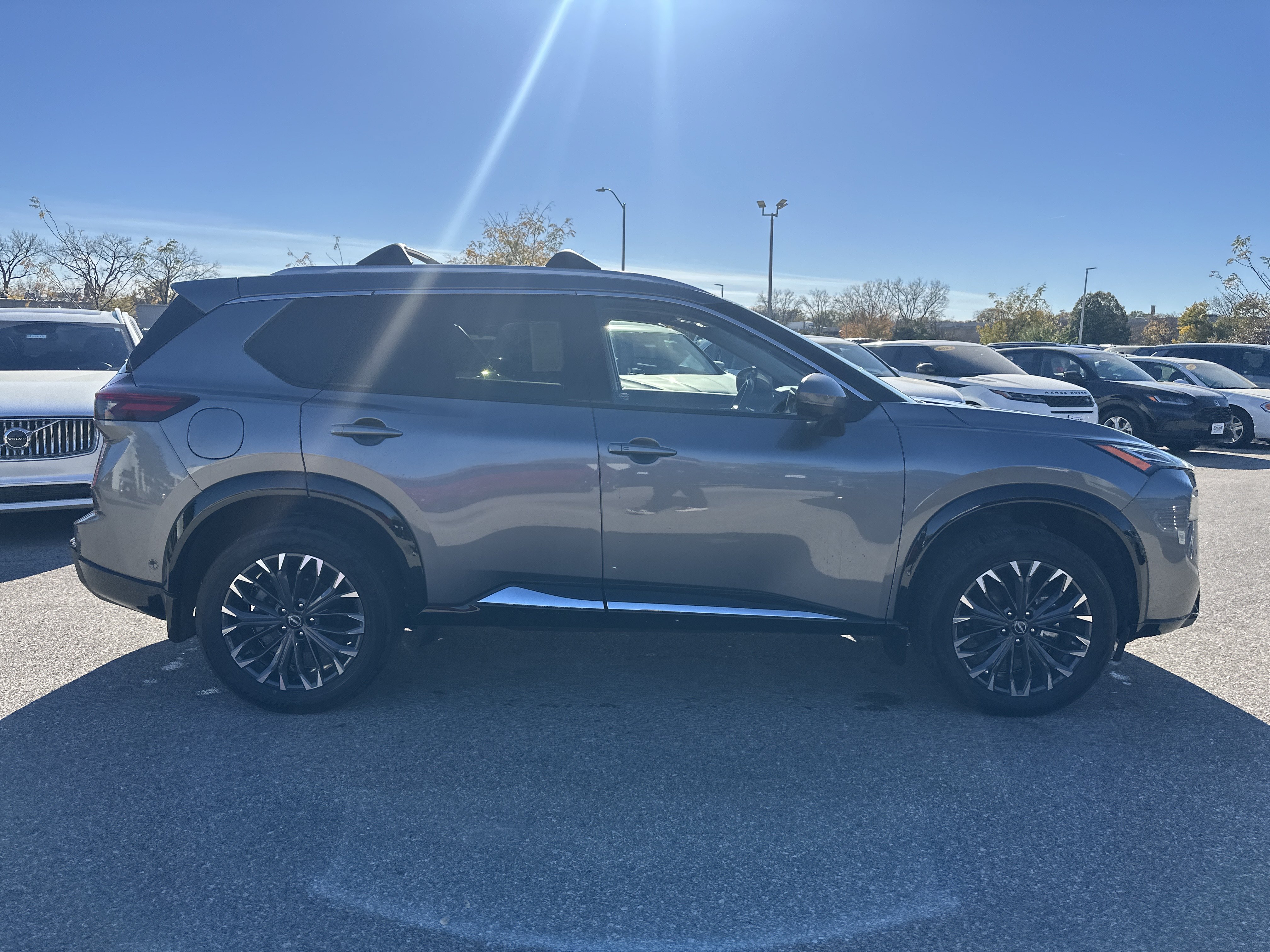 Used 2026 Nissan Rogue Platinum w/ Platinum Premium Package AWD/4WD image 3