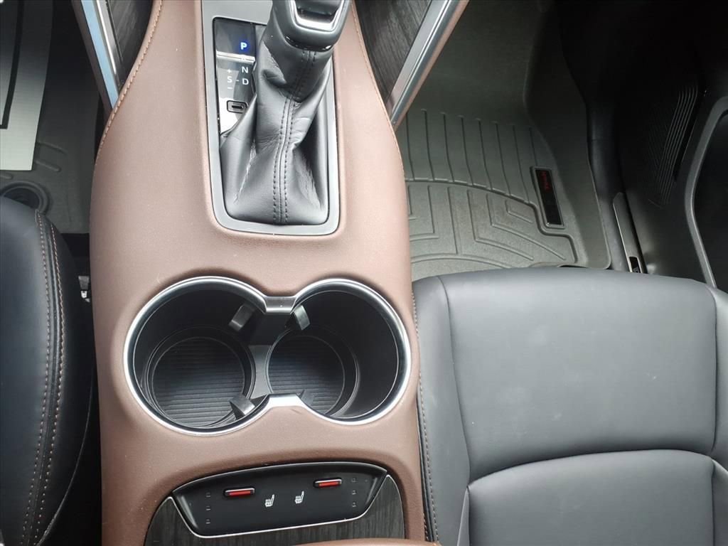 Used 2024 Toyota Venza XLE image 25