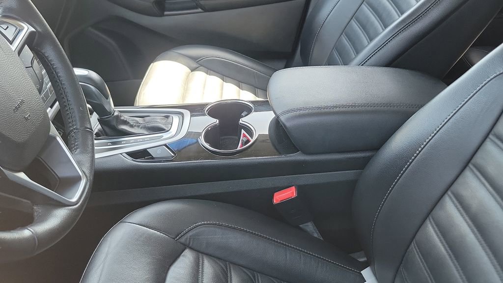 Used 2016 Ford Edge SEL w/ Equipment Group 201A image 3