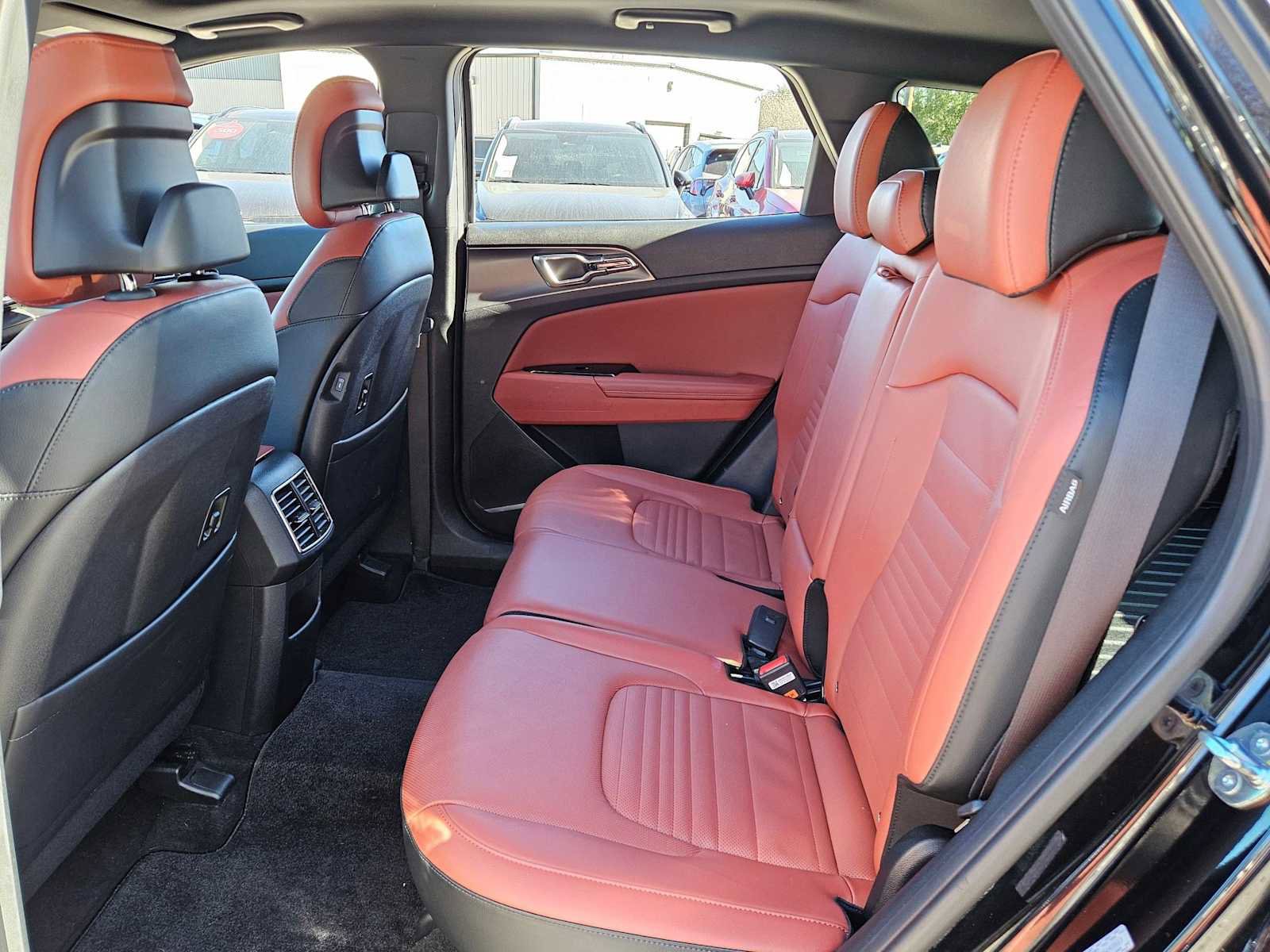 Used 2025 Kia Sportage SX image 18